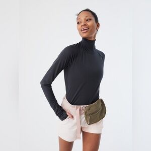 Outdoor voices black fasttrack mesh turtleneck size S